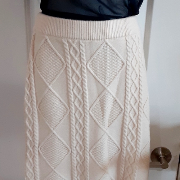 NWT, CLICHE, Viscose Blend, "sweater" Skirt in Ivory, Size Large - Picture 2 of 10